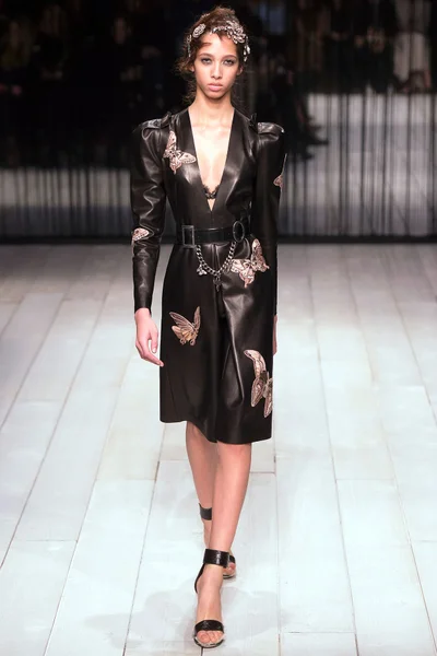 Look 10